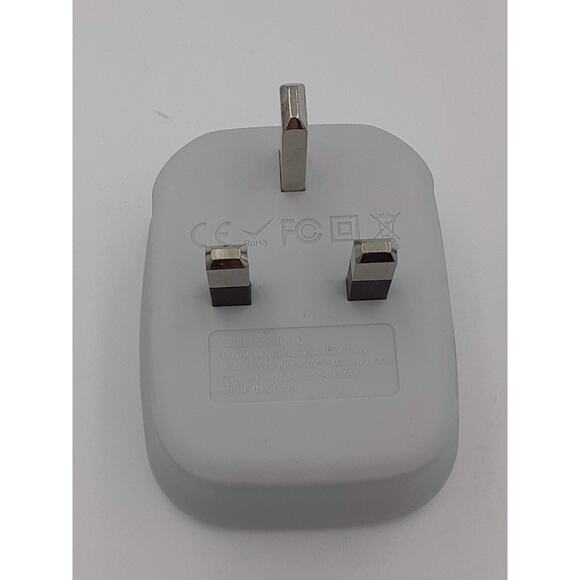 Vintar British Adapter Travel Plug US to UK 3 Pack With USB x 2 New - Picture 2 of 6